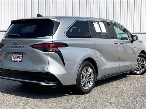 Used 2021 Toyota Sienna XSE AWD/4WD image 17