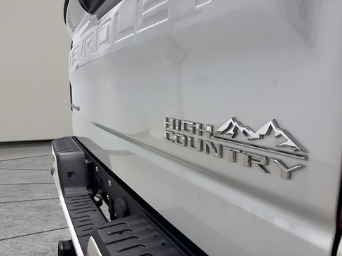 Used 2025 Chevrolet Silverado 1500 High Country AWD/4WD image 19