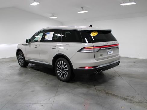 Used 2024 Lincoln Aviator Reserve w/ Equipment Group 201A image 7