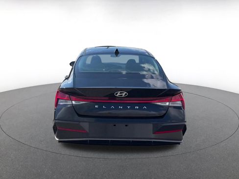 Used 2025 Hyundai Elantra SEL FWD image 12