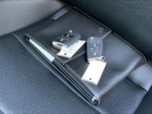 Certified 2021 Volkswagen Tiguan SE image 11