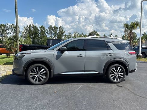 Used 2025 Nissan Pathfinder Platinum FWD image 25