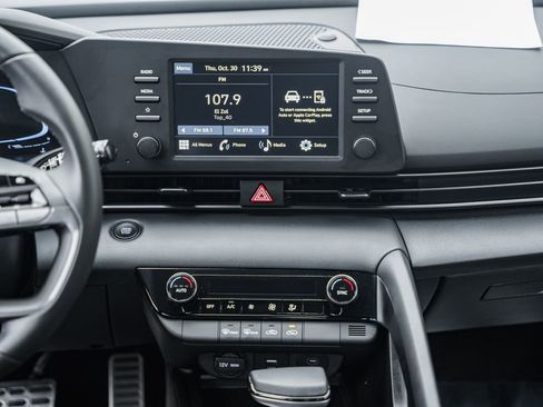 Certified 2025 Hyundai Elantra Sport image 17