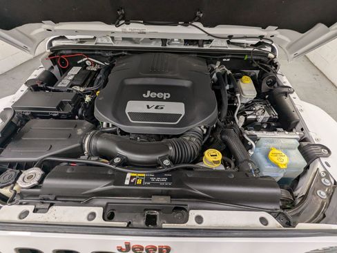 Used 2017 Jeep Wrangler Sahara AWD/4WD image 24