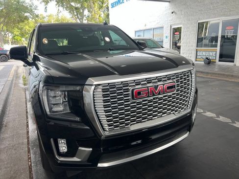 Used 2023 GMC Yukon Denali w/ Denali Reserve Package AWD/4WD image 2