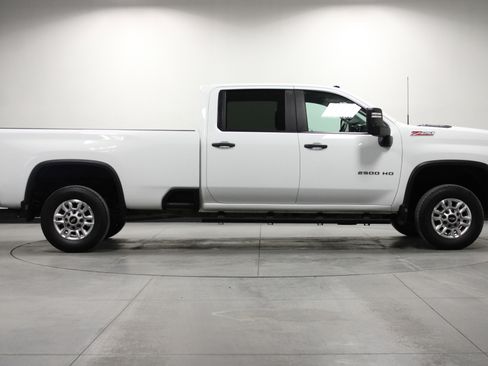 Used 2024 Chevrolet Silverado 2500 W/T image 3