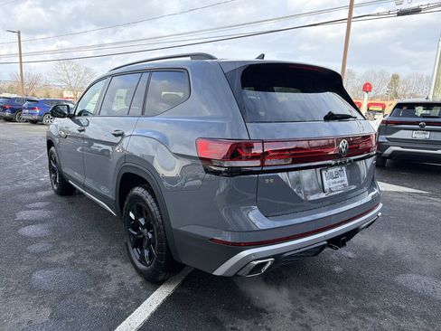 New 2026 Volkswagen Atlas Peak Edition image 5
