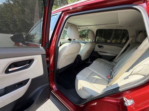 Used 2021 Nissan Rogue SV w/ Premium Package FWD image 12