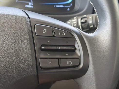 Used 2025 Hyundai Venue SEL FWD image 23