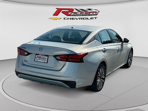 Used 2025 Nissan Altima 2.5 SV FWD image 5