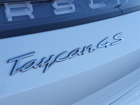 Used 2022 Porsche Taycan 4S image 15