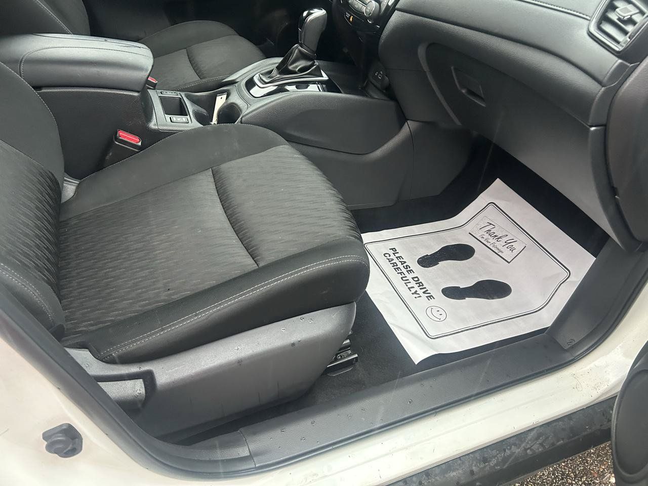 Used 2018 Nissan Rogue SV w/ Premium Package AWD/4WD image 12