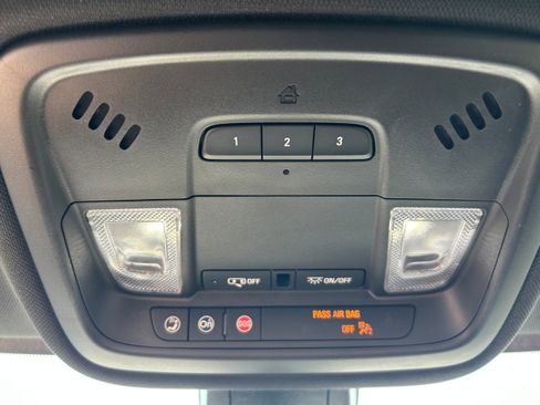 Used 2022 Chevrolet Traverse LT FWD image 28