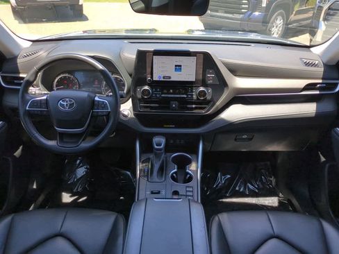 Used 2023 Toyota Highlander XLE FWD image 15