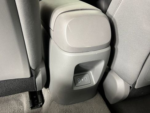 Used 2025 Hyundai Elantra SEL image 28