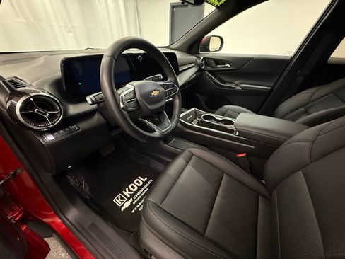 Used 2025 Chevrolet Equinox LT w/ Convenience Package II image 11