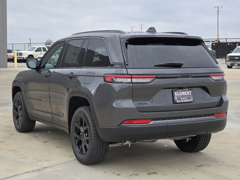 New 2026 Jeep Grand Cherokee Altitude image 4