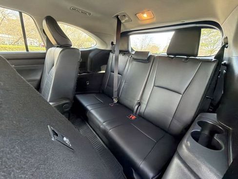 Used 2023 Toyota Highlander XLE FWD image 24