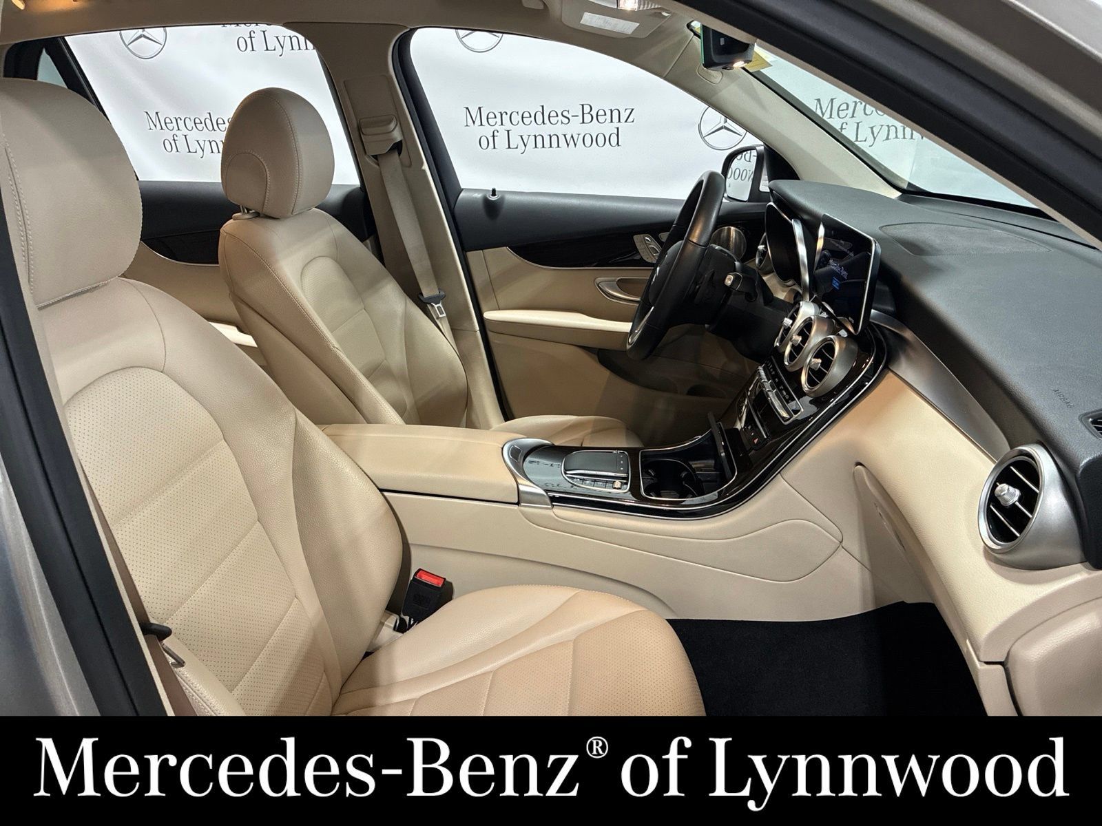 Used 2021 Mercedes-Benz GLC 300 4MATIC image 5