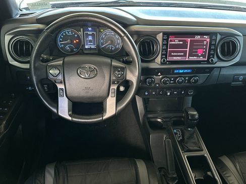 Used 2022 Toyota Tacoma TRD Sport w/ Technology Package image 13