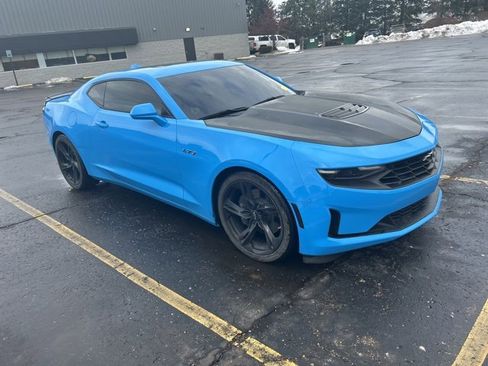 Used 2022 Chevrolet Camaro LT w/ Technology Package image 5