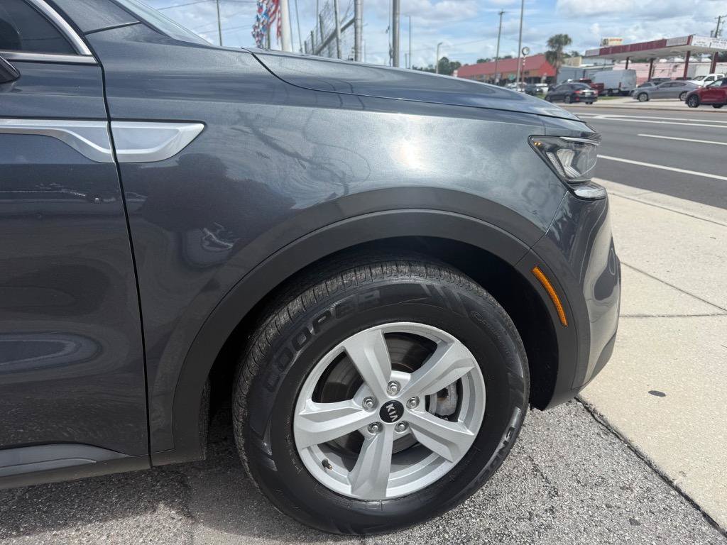 Used 2021 Kia Sorento LX FWD image 3