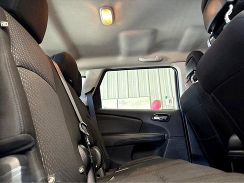 Used 2020 Dodge Journey SE w/ Blacktop Package FWD image 10