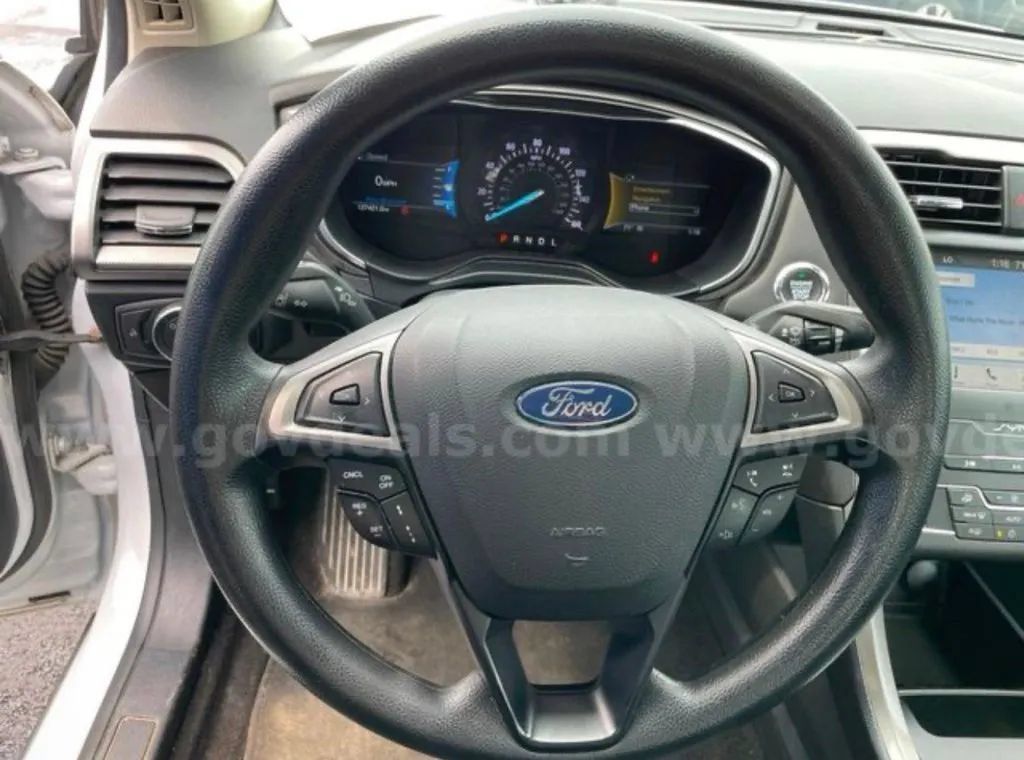Used 2019 Ford Fusion SE FWD image 17