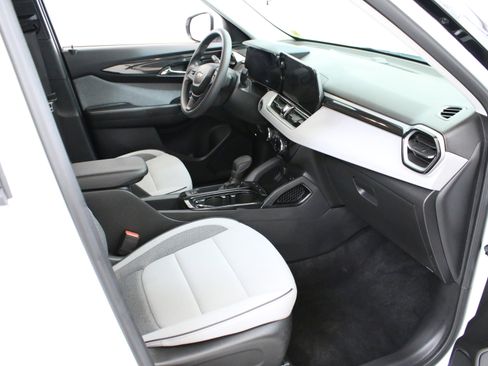 Used 2024 Chevrolet TrailBlazer LT FWD image 29