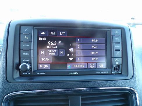 Used 2018 Dodge Grand Caravan SXT w/ Rear Park Assist Package image 23