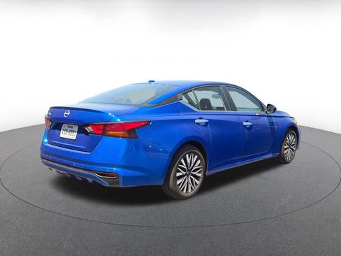 Used 2025 Nissan Altima 2.5 SV FWD image 7