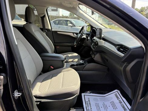 Used 2021 Ford Escape SE w/ SE Sport Appearance Package AWD/4WD image 19
