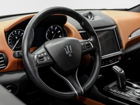 Used 2023 Maserati Levante GT image 13