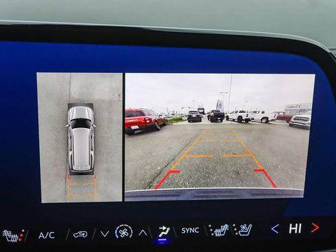 Used 2025 Chevrolet Suburban Premier image 23