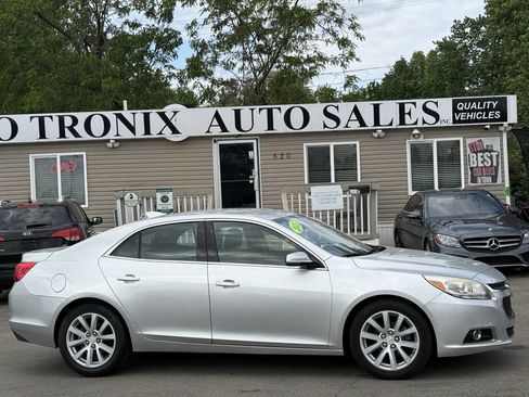 Used 2015 Chevrolet Malibu LT FWD image 1