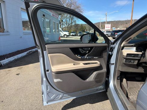 Used 2022 Lincoln Corsair Standard AWD w/ Premium Package image 15