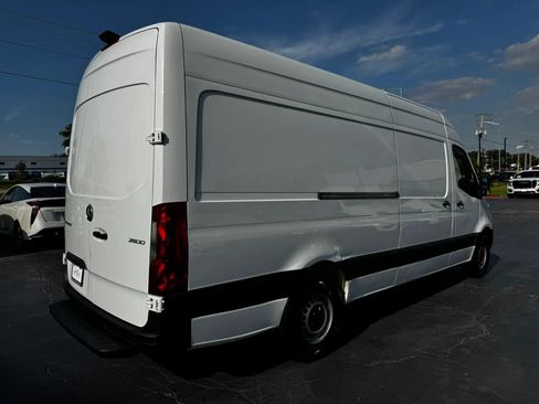 Used 2022 Mercedes-Benz Sprinter 2500 image 6