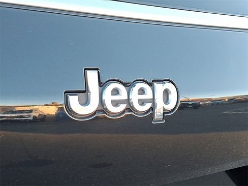 Used 2023 Jeep Grand Cherokee L Laredo image 30