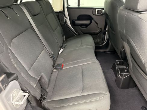 Used 2018 Jeep Wrangler Unlimited Sport S AWD/4WD image 26