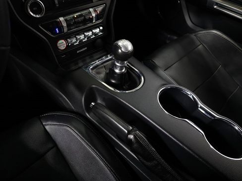 Used 2016 Ford Mustang Premium image 31