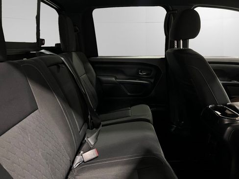 Used 2018 Nissan Titan SV image 17