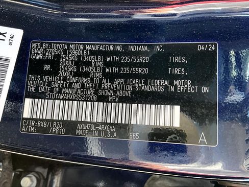 Used 2024 Toyota Highlander Limited FWD image 36