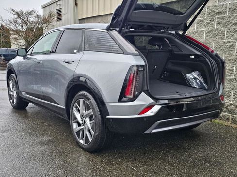 New 2026 Cadillac Optiq Luxury 1 image 8