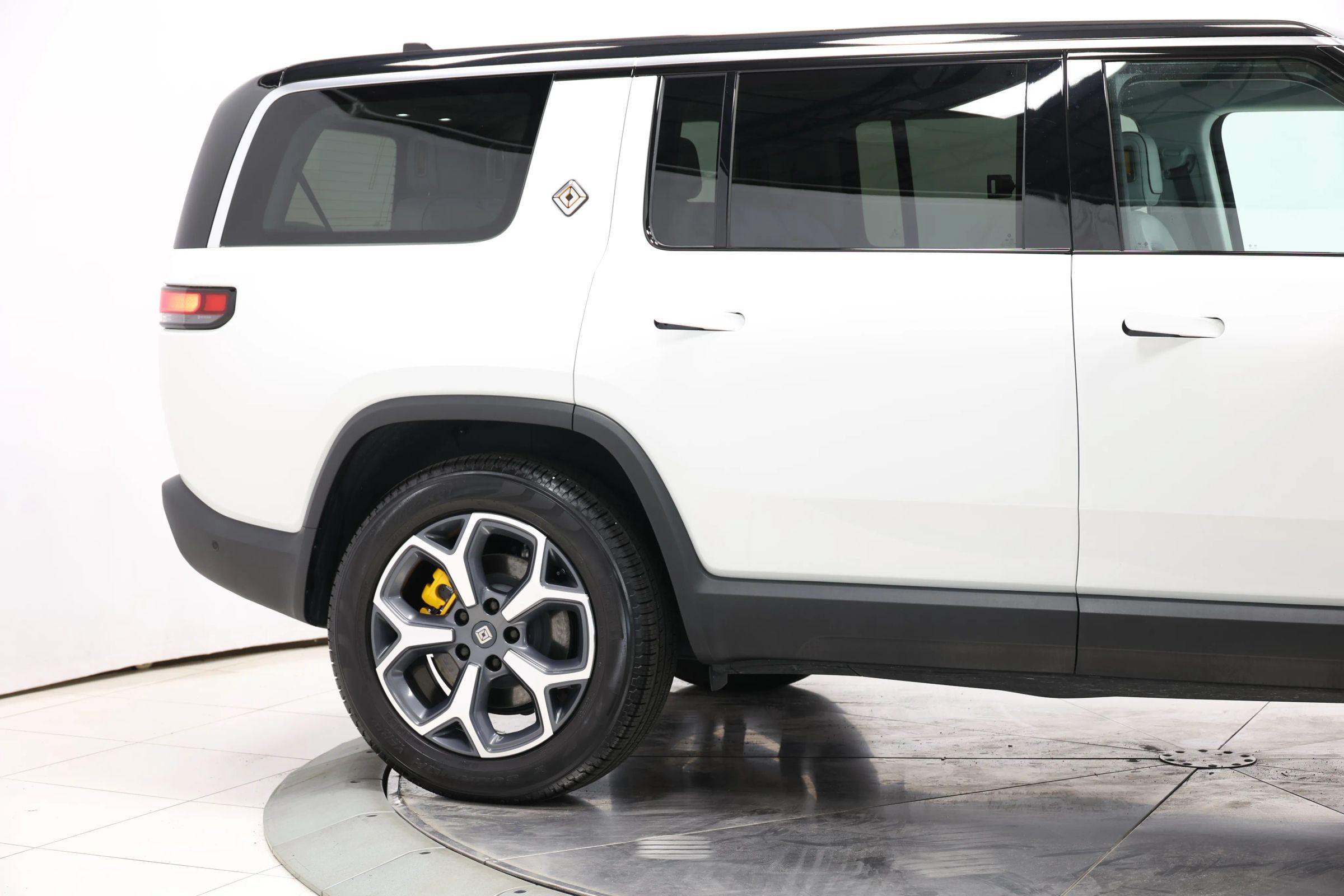 Used 2024 Rivian R1S Adventure Quad AWD/4WD image 78