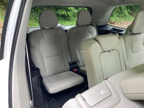 Certified 2025 Volvo XC90 T8 Ultra w/ Protection Package Premier AWD/4WD image 16