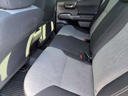 Used 2020 Toyota Tacoma TRD Sport AWD/4WD image 19