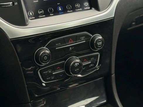 Used 2020 Chrysler 300 Limited image 9