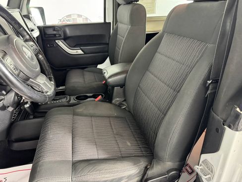 Used 2011 Jeep Wrangler Rubicon w/ Dual Top Group image 28