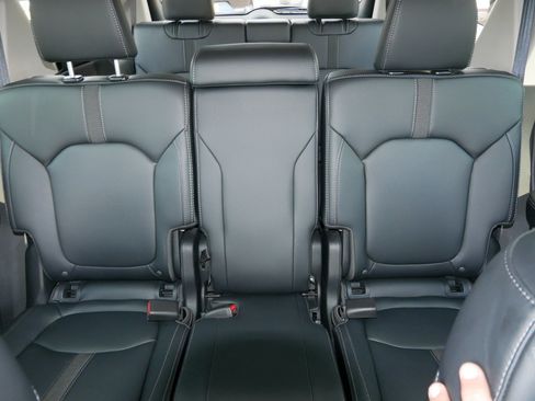 Used 2025 Honda Pilot EX-L image 13