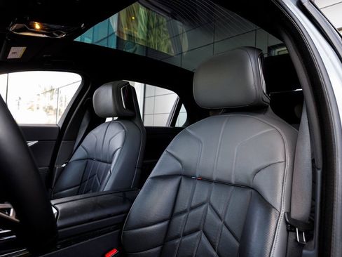 Used 2025 BMW 740i xDrive image 27